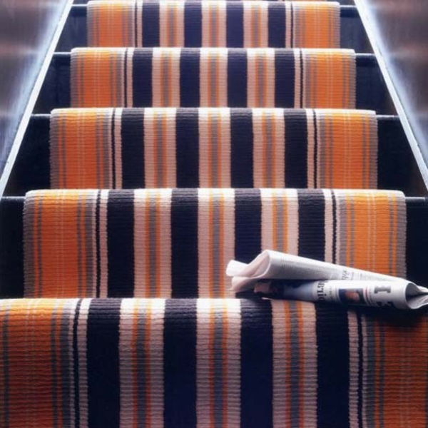 schönen-teppich-auf-treppen-verlegen- auf streifen