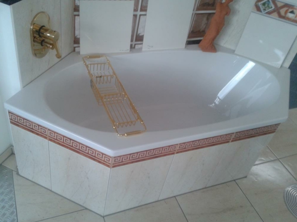 sechseck -badewanne-weiße-farbe