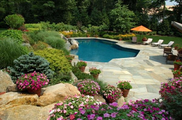 super-Poolgestaltungsidee-für-den-Garten-Blumen-Pool