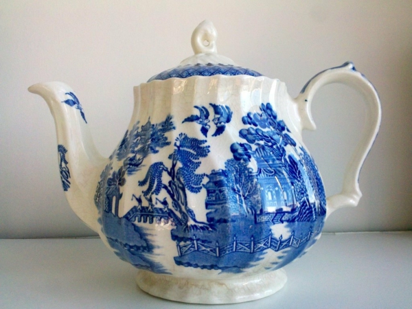 teekanne-in-blau-china
