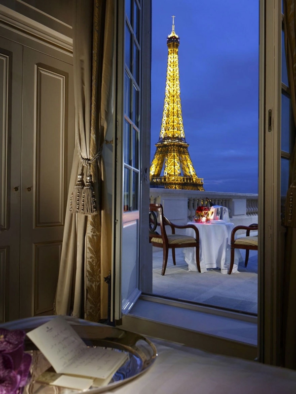 traumreisen-wunderschöne-hotels-in-paris-mit-einem-blick-auf-die-eifel-tower