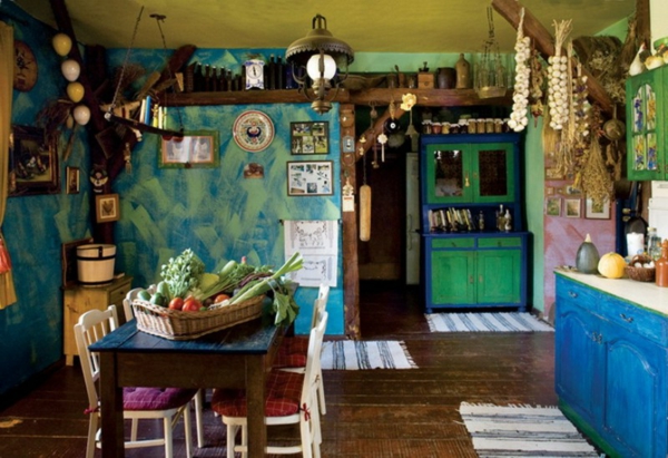 vintage- design möbel-bunte-küche-mit-grünen-Wände-bunt