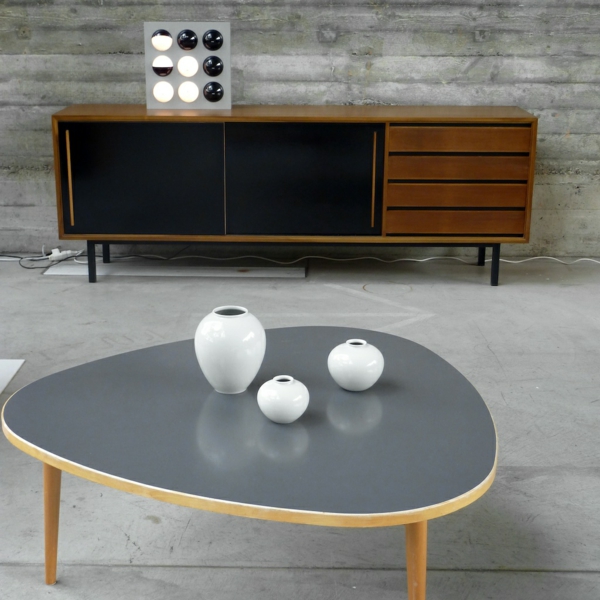 vintage- design möbel-retro-und-moderne-stücke-im-schwarz-grau-und-weiss