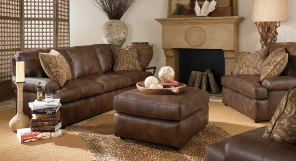 vintage-ledermöbel-eine-couch-und-ein-nesttisch- moderne gestaltung