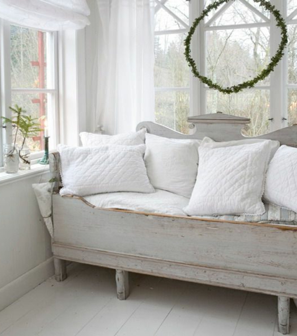 weißes-Sofa-Vintage-Design