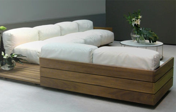 weißes-sofa-aus-paletten -moderne-gestaltung für wohnzimmer