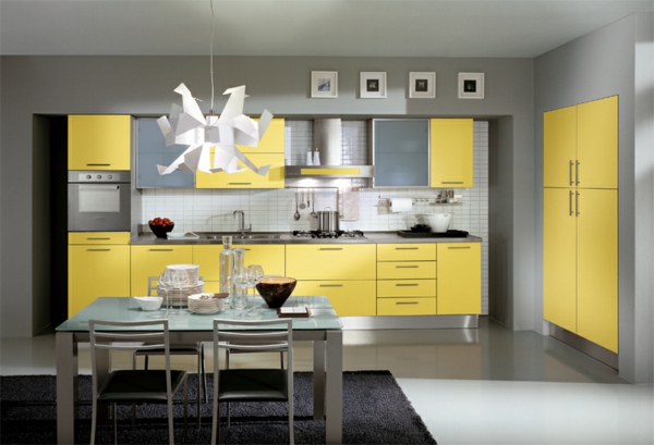 Attraktive-Küchengestaltung-Gelb-und-Grau-Ideen