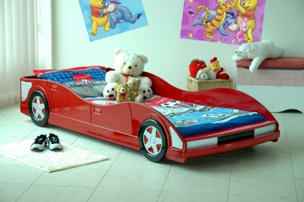 Außergewöhnliche-Betten-für-Kinder-Auto-in-Rot