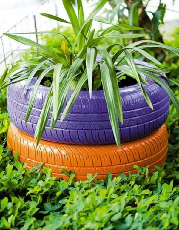 Blumentopf-aus-Reifen-in-verschiedenen-Farben-Deko-Idee
