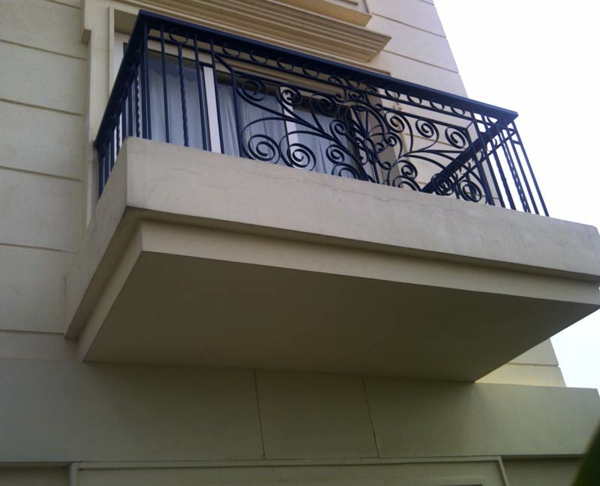 Eisen-Geländer-für-Ihren-Balkon