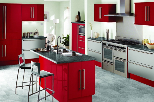 Effektvolle-Küchengestaltung--Rot