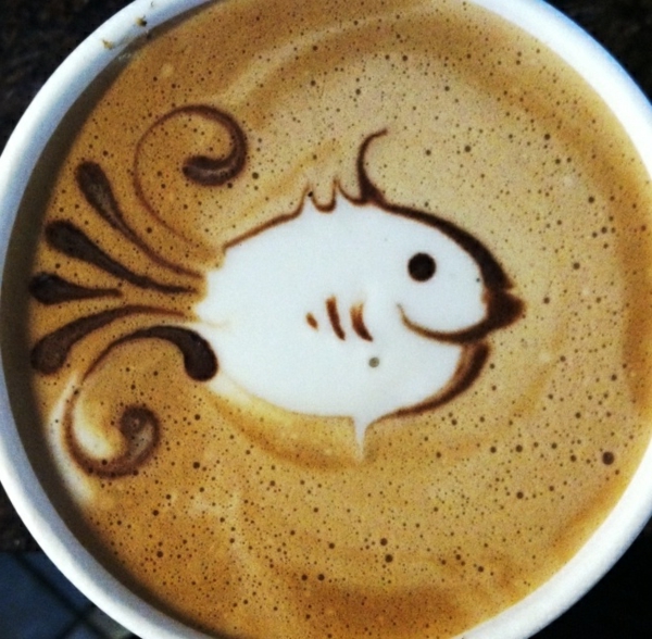 Fisch-aus-Schaum-Tag-des-Kaffees