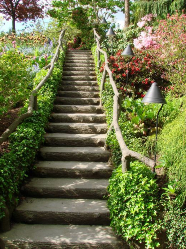 Gartengestaltung-Treppen-Holzgeländer