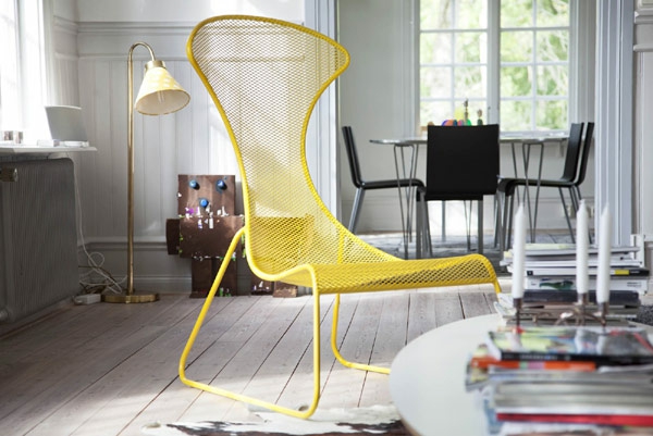 Gelber-Stuhl-mit-schönem-Design-im-Zimmer
