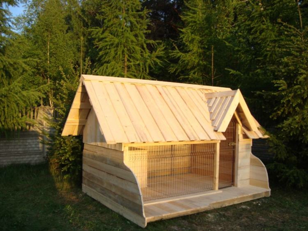 Hütte-für-Hunde-aus-Holz-Idee