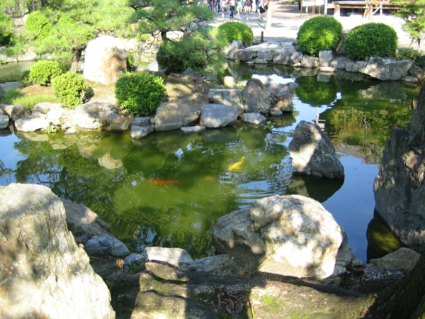 Japanische-Gärten-Teich-Steinen