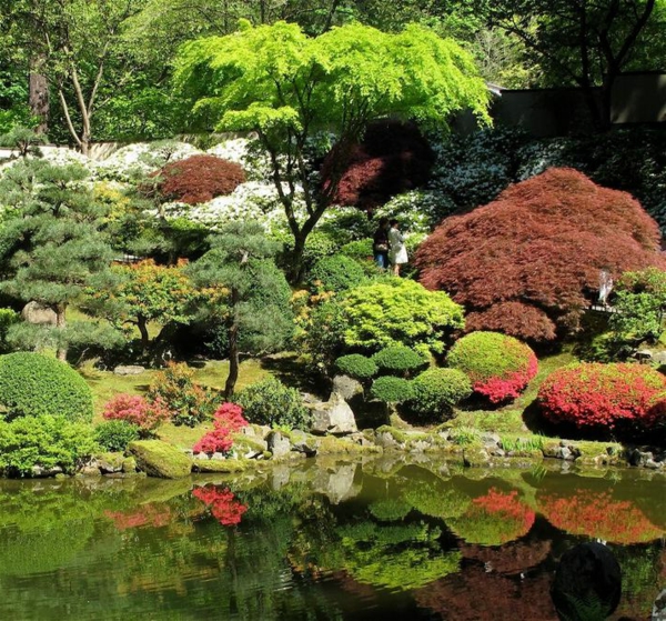 Japanische-Gärten-im-Herbst-mit-Teich