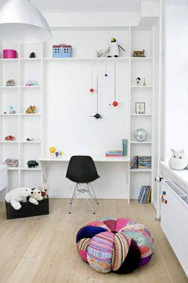 Kinderzimmer-Bücherregal-in-Weiß-Gestaltungsideen