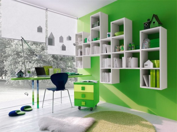 Kinderzimmer-Regal-Ideen-grüne-Wand-weißes-Regal