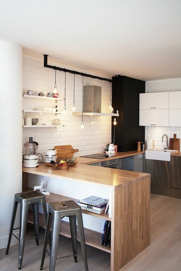 Küche-Bar-aus-Holz-zwei-Hocker-Design-Idee