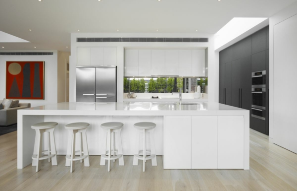 Küche-Bar-in-Weiß-Interior-Design