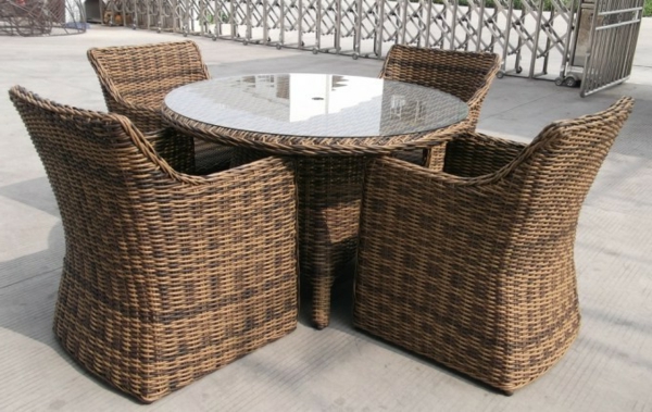 Rattan-Tische-für-den-Garten-Design-Idee