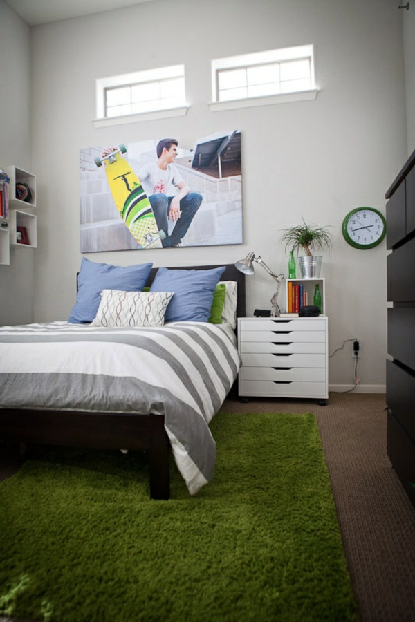 Schlafzimmer-mit-einem-grünen--Teppich