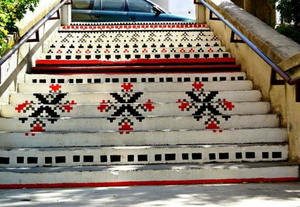 Straßenart-originell-gestaltete-Treppen