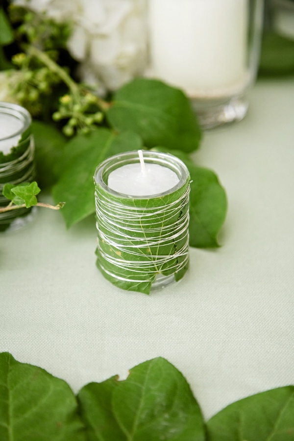 Tischdeko-in-Grün-und-Weiß-mit-Kerzen