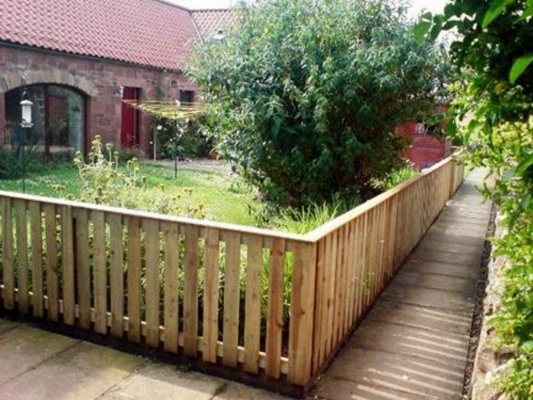 Zaun-aus-Holz-Gartendesign