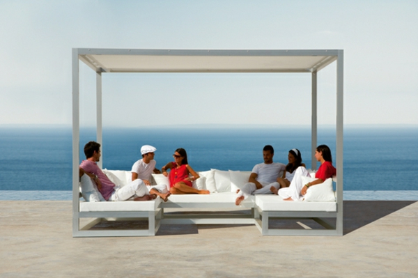 balkon-lounge-möbel-super-großes-bett