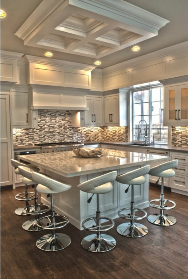 coole--Küche-mit-einer-Bar-Interior-Design