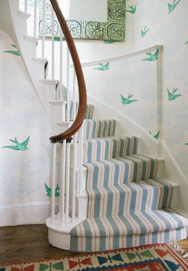 cooler-Teppich-für-Treppen-Blau-Weiß