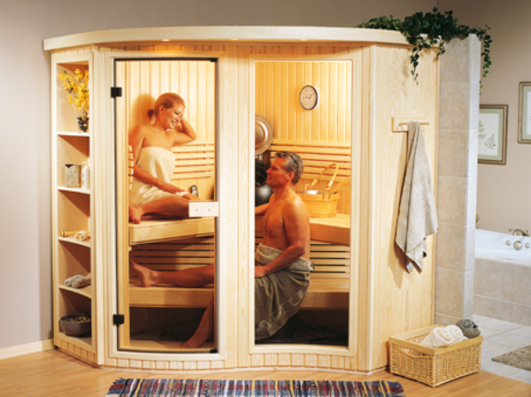 einmaliges-design-von-sauna-mit-glasfront