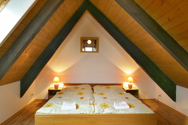 elegantes-schlafzimmer-im-dachgeschoss