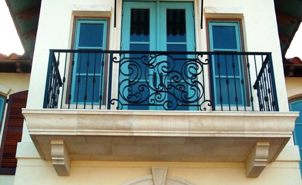 fantastisches-Design-Geländer-für-einen-Balkon