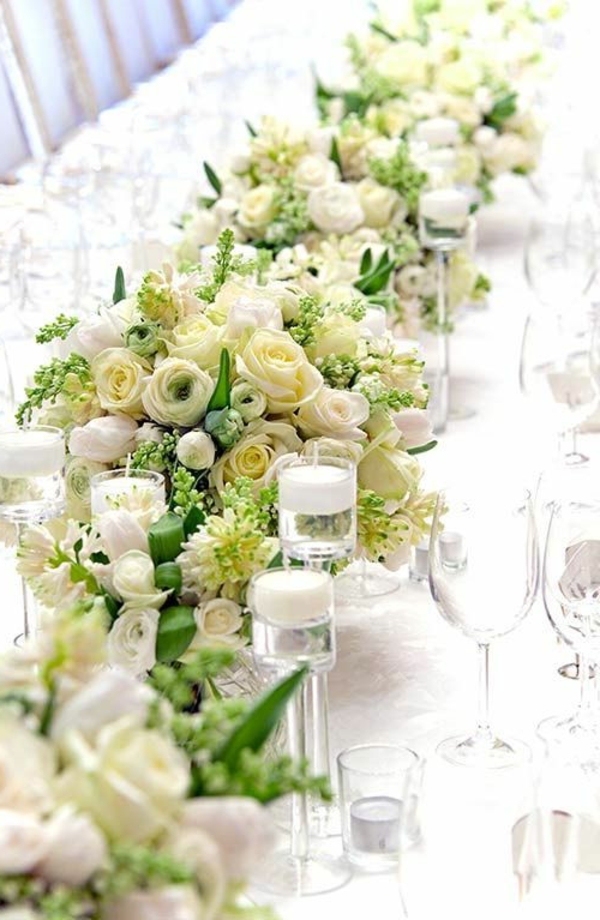 faszinierende-Tischdekoration-in-Grün-und-Weiß-Hochzeitsstrauß