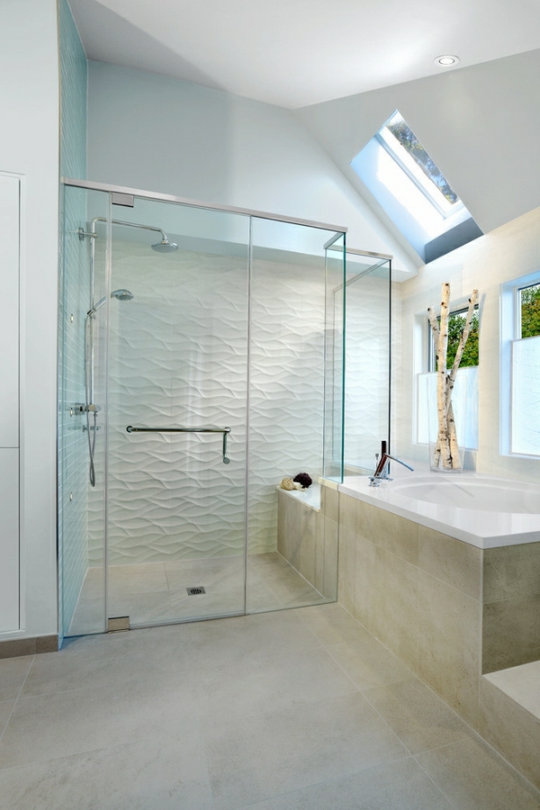 geflieste-dusche-im-modernen-weißen-badezimmer - gestaltung in weiß