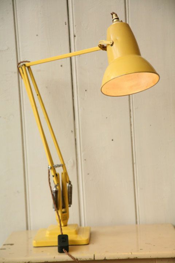 gelbe-schöne-Schreibtischlampe-Design-Idee