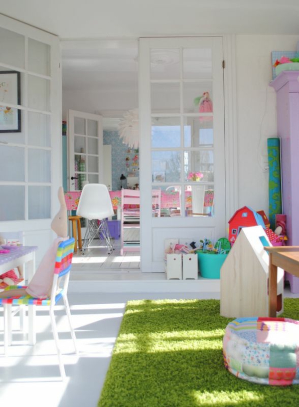 grüner-Teppich-im-Kinderzimmer-Design-Idee