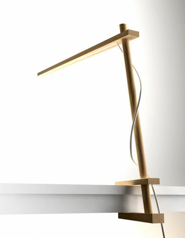 interessante-Schreibtischlampe-aus-Holz-Design-Idee