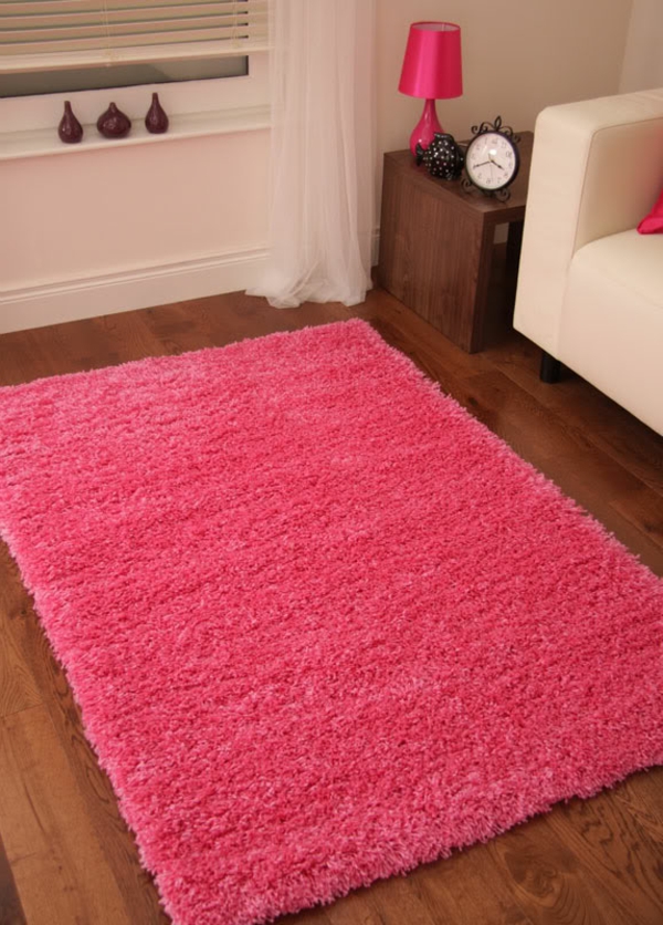interessanter-Teppich-in-Farbe-Rosa