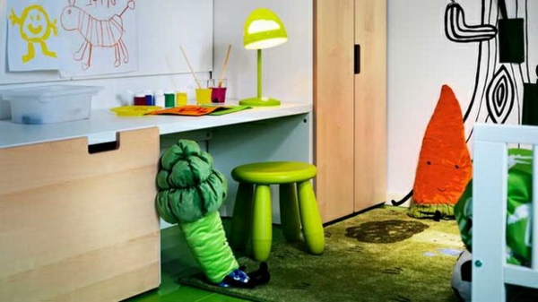 limegrüne-Schreibtischampen-für-das-Kinderzimmer-Gestaltungsidee