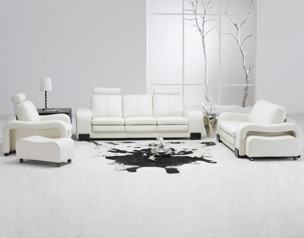 minimalistisches-wohnzimmer-im-weiß