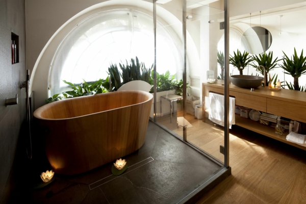 modernes-Badezimmer-mit-Badewanne-Holz-Idee-für-Design
