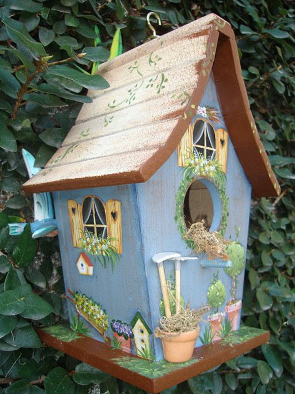 originelle-Vogel-Futterhäuser-aus-Holz-Idee