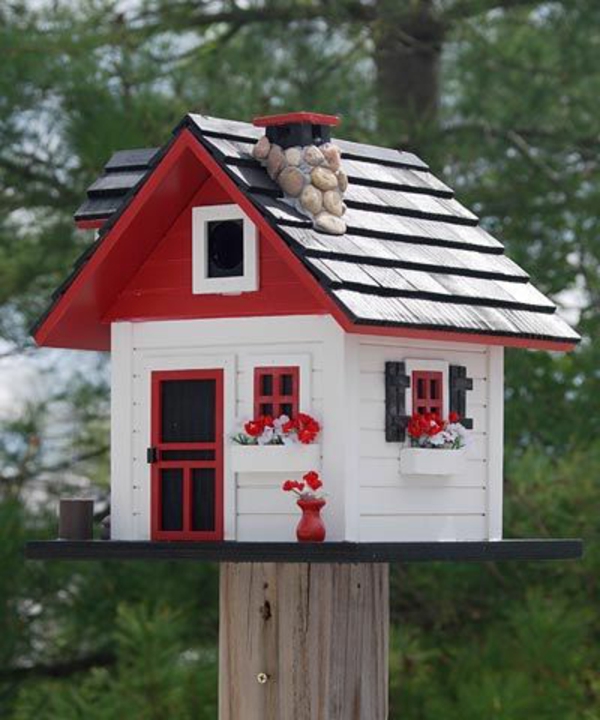 realistisches-Futterhaus-für-Vogel-aus-Holz-Rot