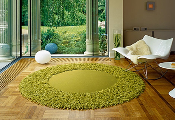 runder-Teppich-in-Grün