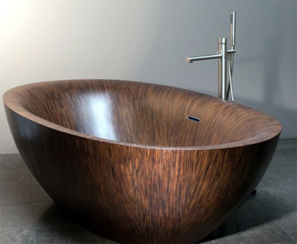 schicke-Badewanne-aus-Holz-Idee