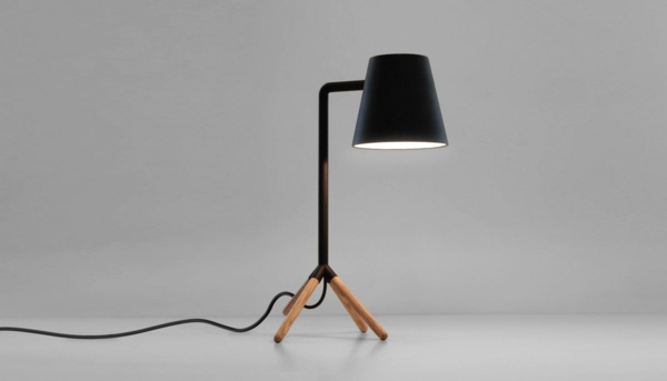 wunderschöne-Schreibtischlampe-mit-originellem-Design-
